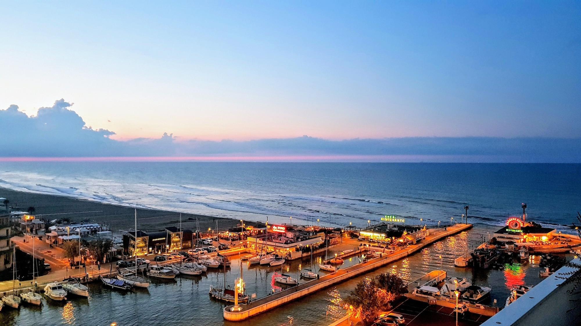 Hotel Nautico Riccione Kültér fotó