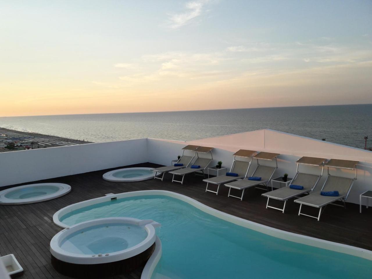 Hotel Nautico Riccione Kültér fotó