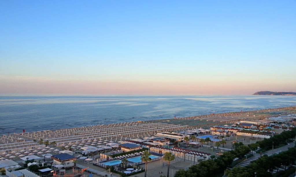 Hotel Nautico Riccione Kültér fotó